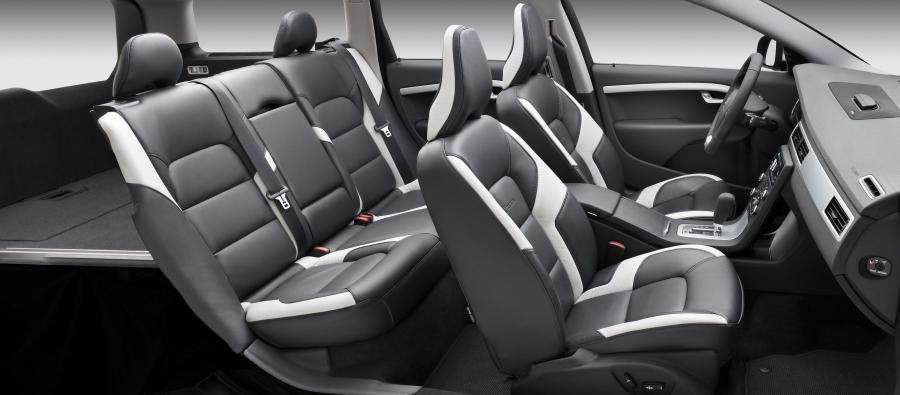  Volvo V70 R-Design 2008 года  (фото 4 из 13)